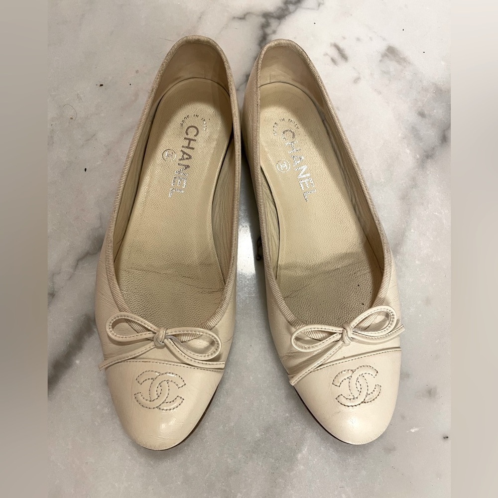 SOLD Chanel ballet flat Aged crinkled calfskin leather white/cream 38